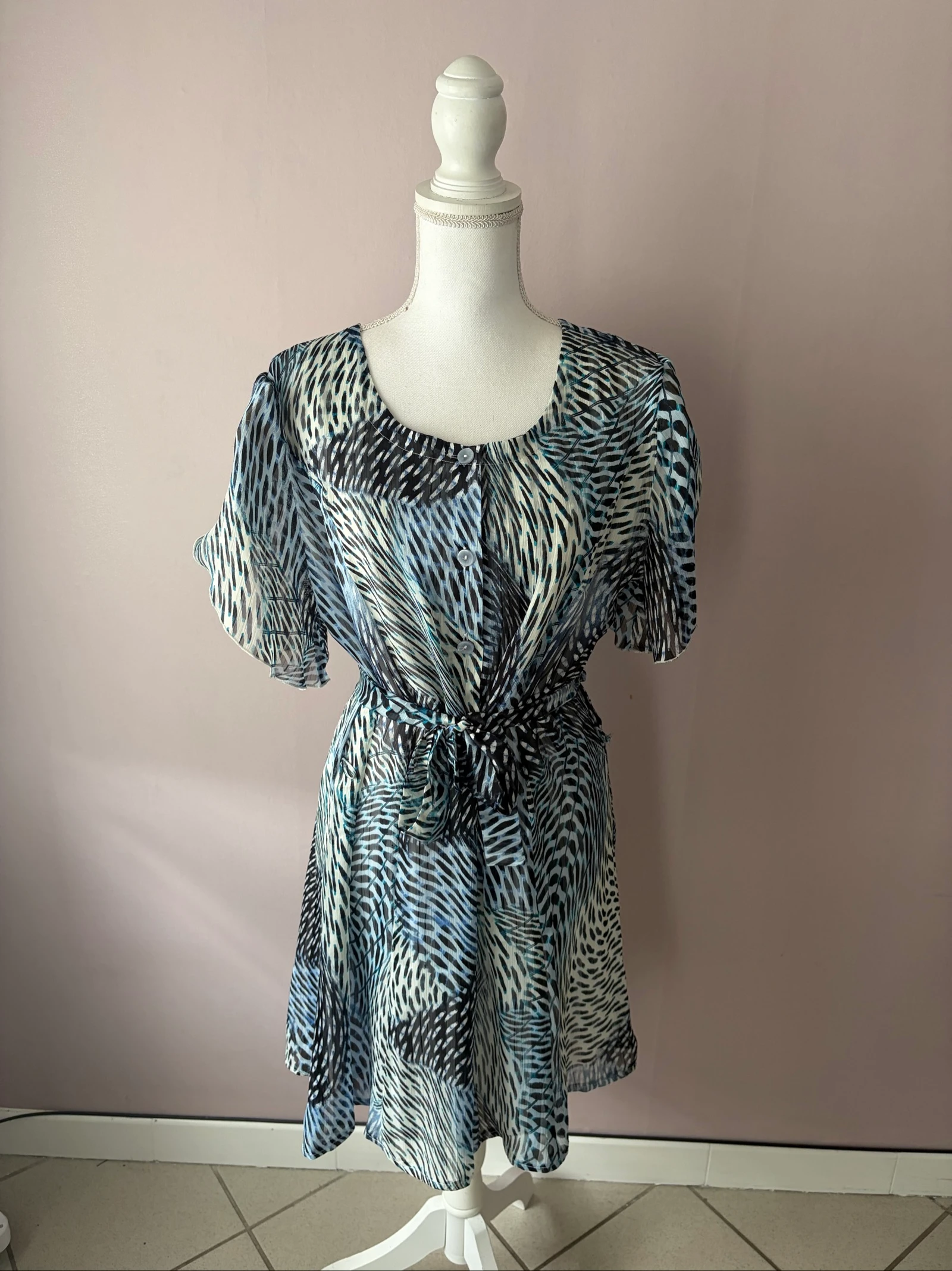 Robe fluide "Laura de l'Isle" taille 48, très bon état.